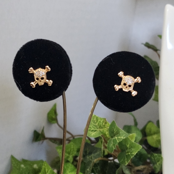 Gold Filled Skull Crossbones Post Earrings - Picture 3 of 5